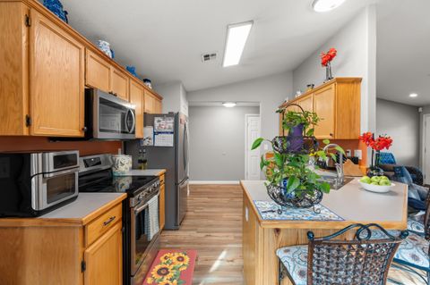 Tiny photo for 380 Sunnyside Drive, Winston, OR 97496 (MLS # 220212122)