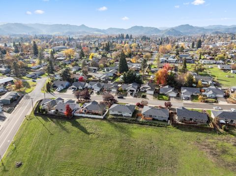 Tiny photo for 380 Sunnyside Drive, Winston, OR 97496 (MLS # 220212122)