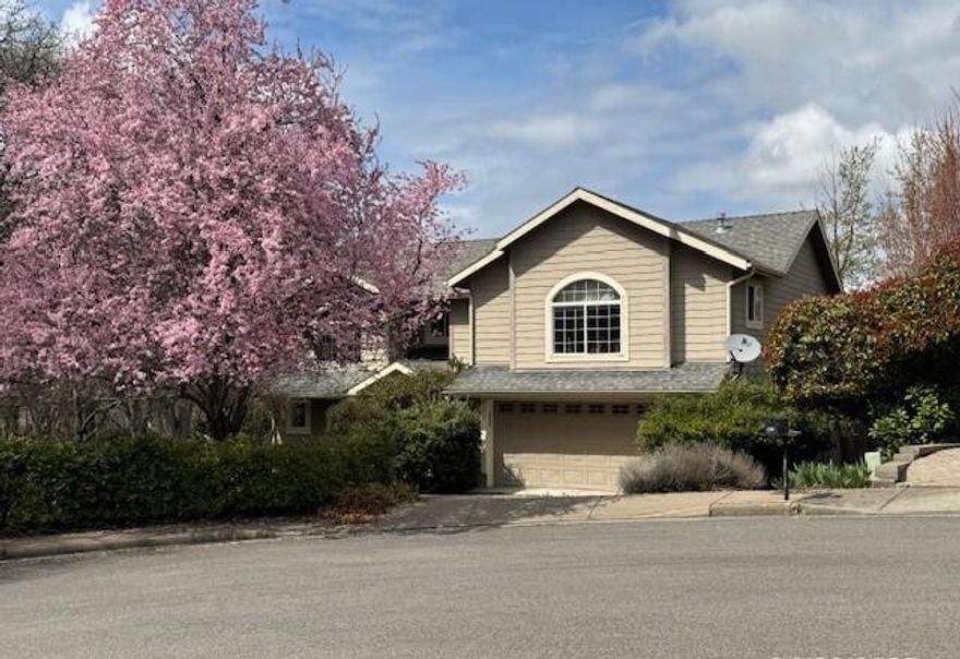 Fantastic cul de sac location in Ashland. This 5 bedroom 3.5 bathroom home offers tons of possibilities.