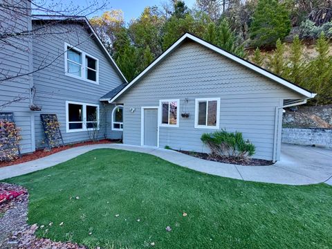 Tiny photo for 901 Manzanita Drive, Rogue River, OR 97537 (MLS # 220221320)