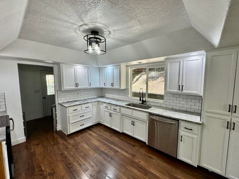 Tiny photo for 901 Manzanita Drive, Rogue River, OR 97537 (MLS # 220221320)