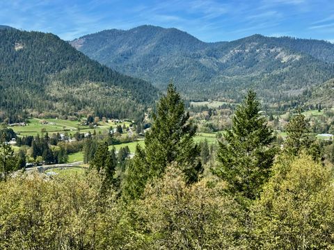 Tiny photo for 901 Manzanita Drive, Rogue River, OR 97537 (MLS # 220221320)