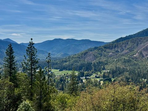 Tiny photo for 901 Manzanita Drive, Rogue River, OR 97537 (MLS # 220221320)