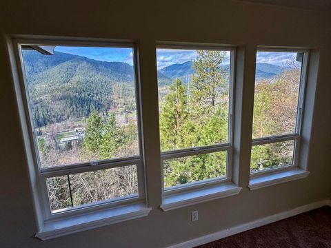 Tiny photo for 901 Manzanita Drive, Rogue River, OR 97537 (MLS # 220221320)
