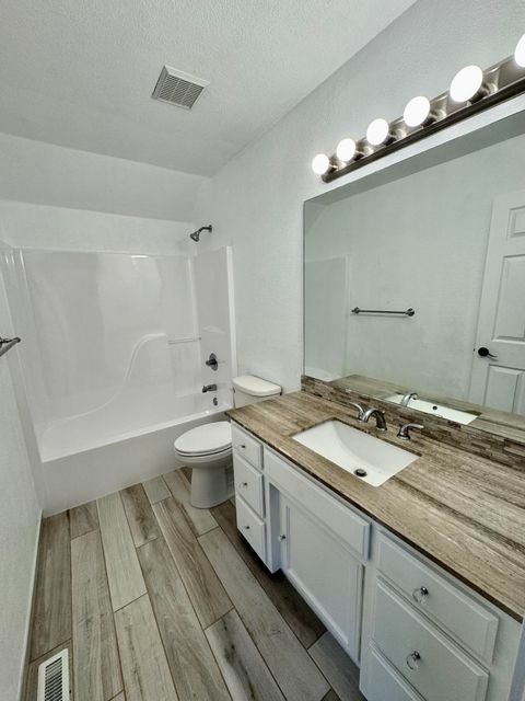 Tiny photo for 901 Manzanita Drive, Rogue River, OR 97537 (MLS # 220221320)