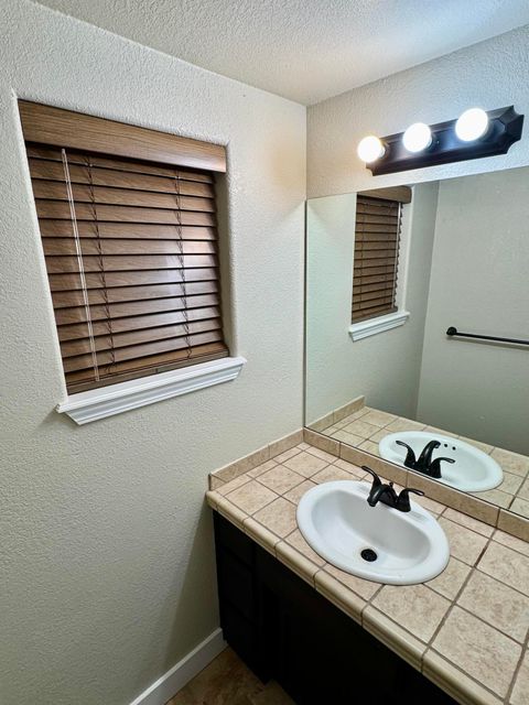 Tiny photo for 901 Manzanita Drive, Rogue River, OR 97537 (MLS # 220221320)