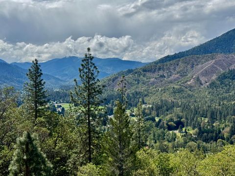 Tiny photo for 901 Manzanita Drive, Rogue River, OR 97537 (MLS # 220221320)