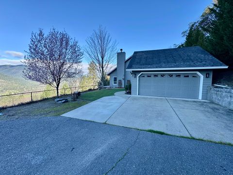 Tiny photo for 901 Manzanita Drive, Rogue River, OR 97537 (MLS # 220221320)