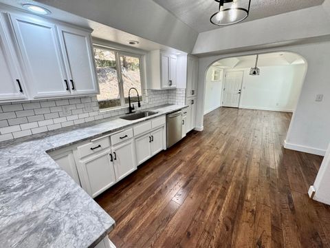 Tiny photo for 901 Manzanita Drive, Rogue River, OR 97537 (MLS # 220221320)