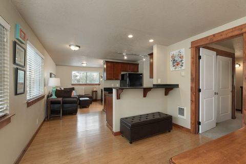 1010 NW Roanoke Avenue APT 9 Bend OR 97703