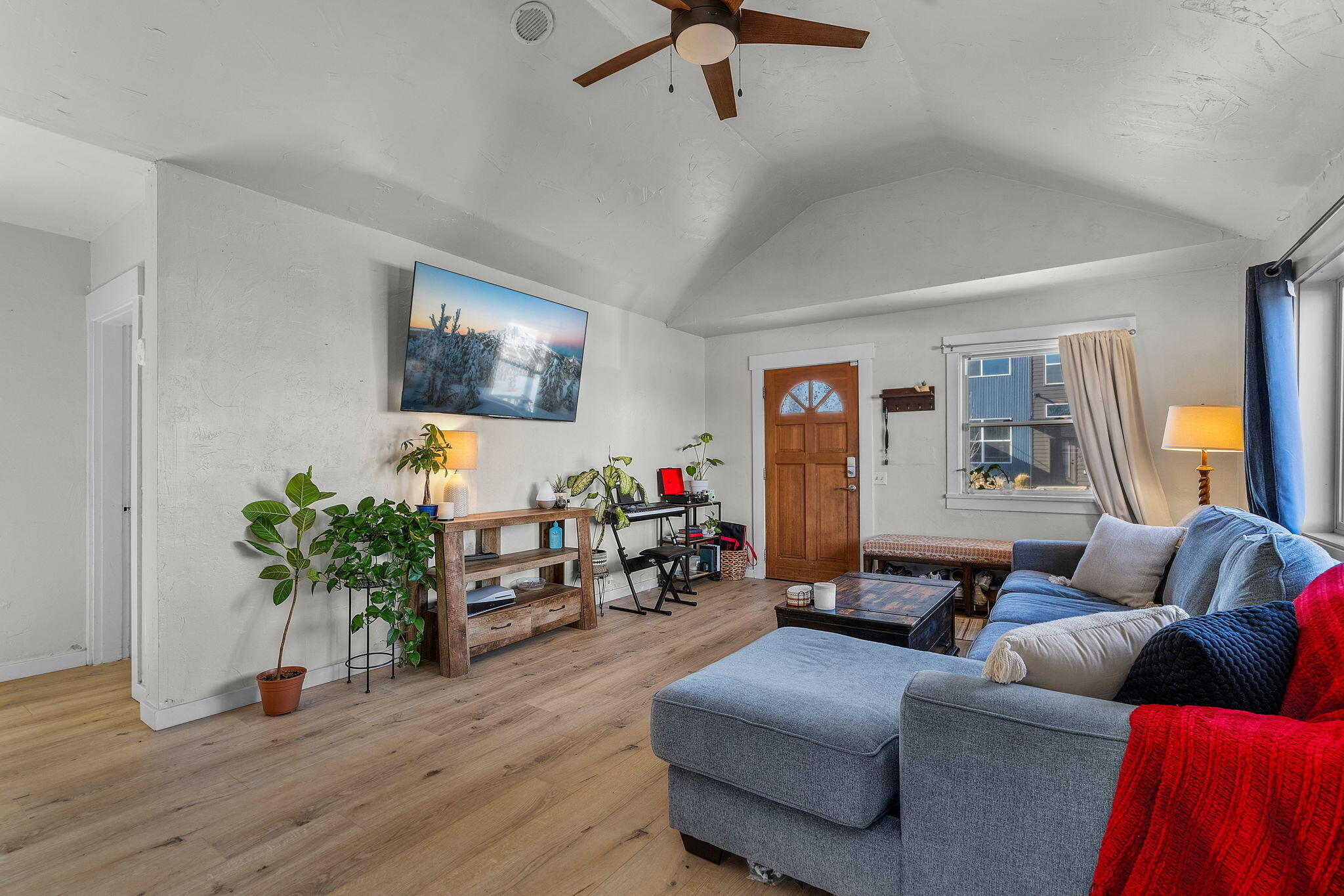 736 SW 10th Street
