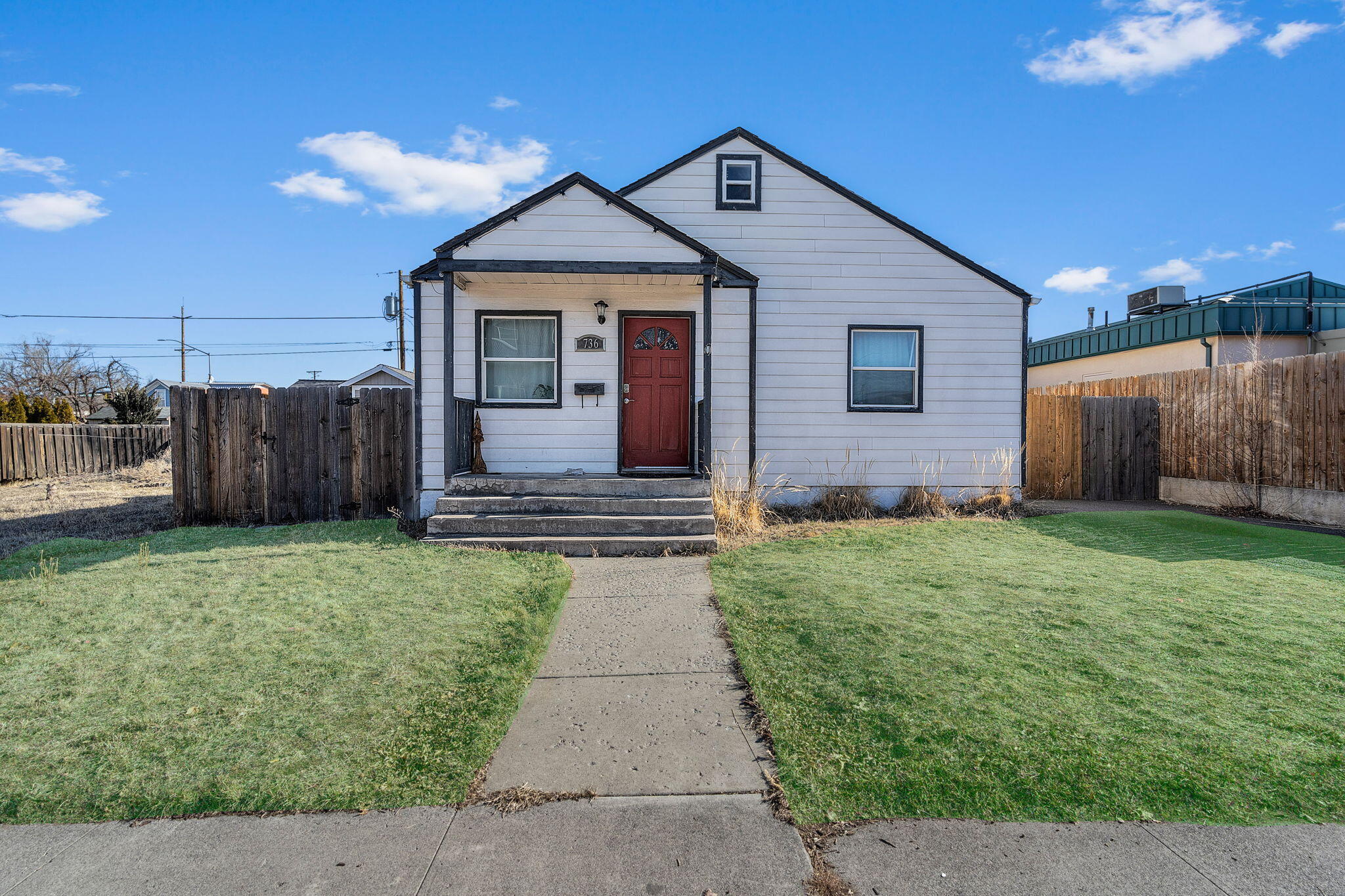 736 SW 10th Street