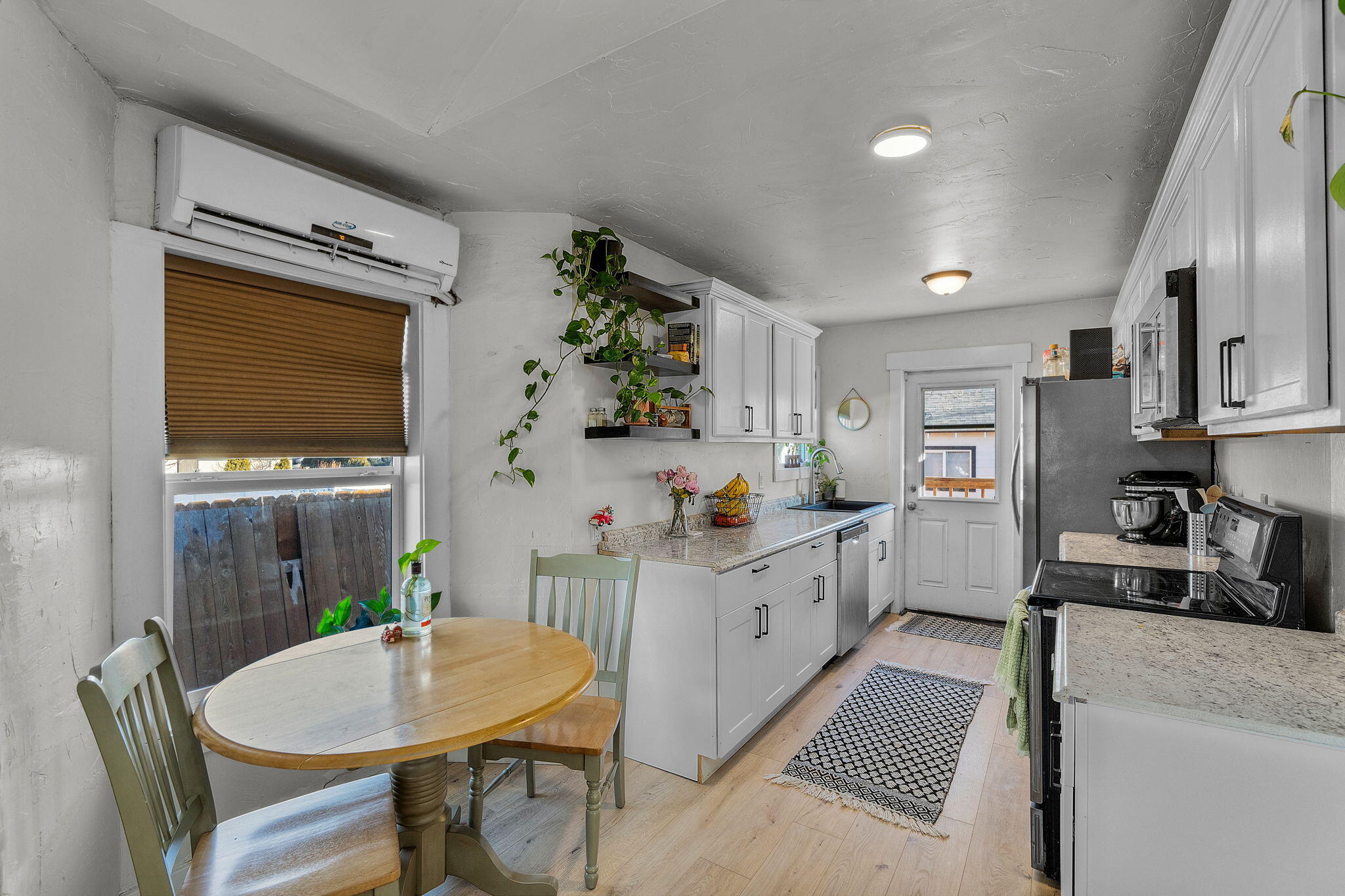 736 SW 10th Street
