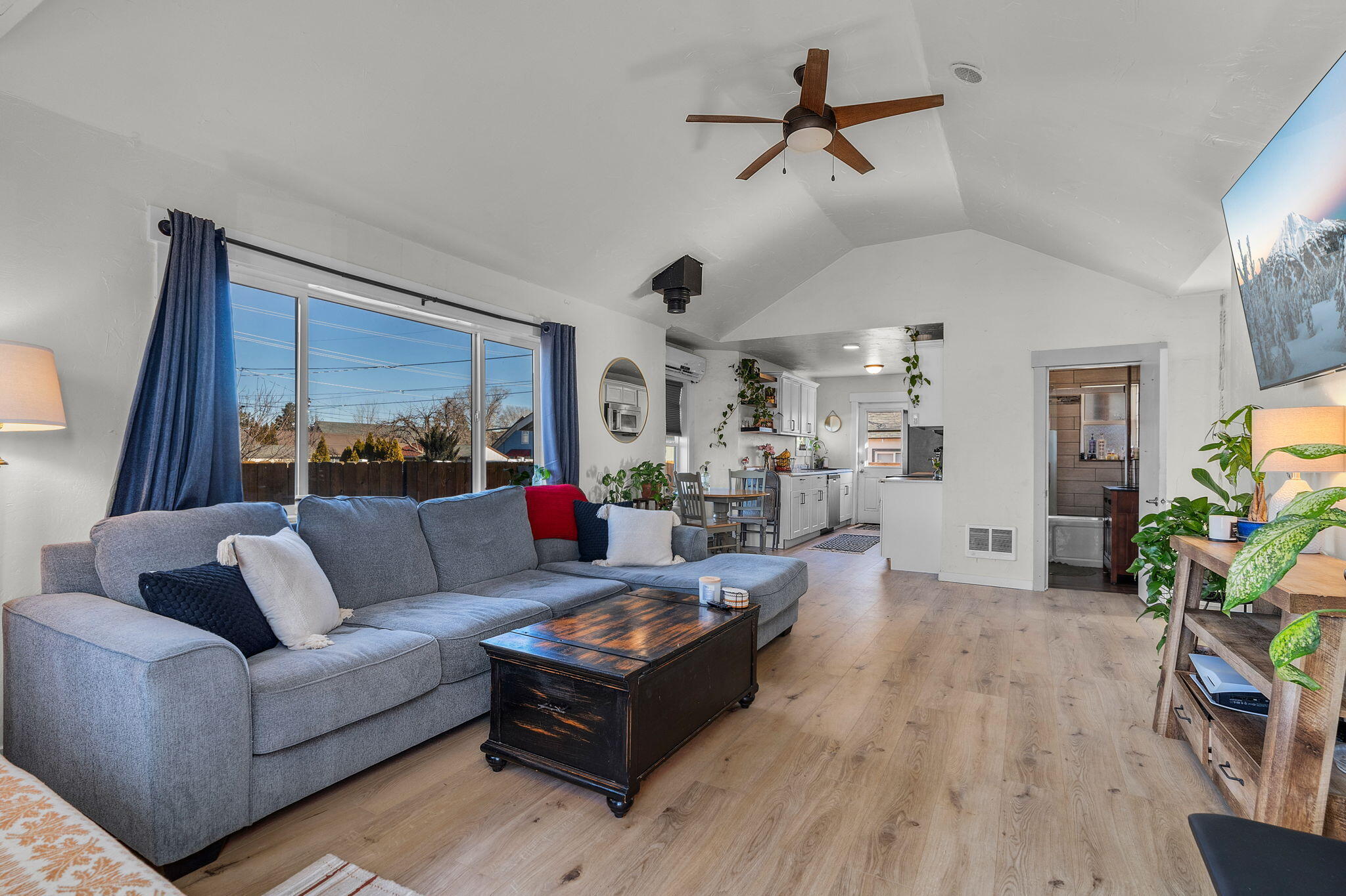 736 SW 10th Street