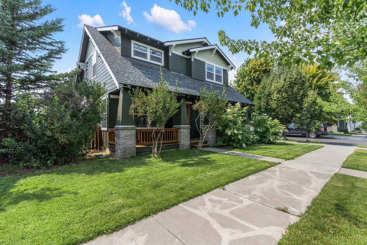 2727 NE Great Horned Place