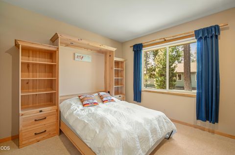 Tiny photo for 57944 Bunker Lane #4, Sunriver, OR 97707 (MLS # 220223367)