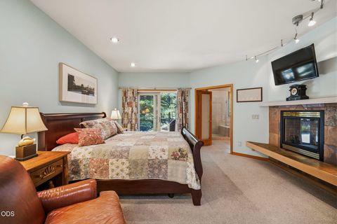 Tiny photo for 57944 Bunker Lane #4, Sunriver, OR 97707 (MLS # 220223367)