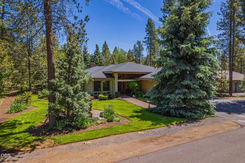 Tiny photo for 57944 Bunker Lane #4, Sunriver, OR 97707 (MLS # 220223367)