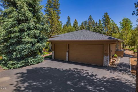 Tiny photo for 57944 Bunker Lane #4, Sunriver, OR 97707 (MLS # 220223367)