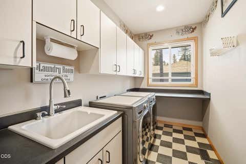 Tiny photo for 57944 Bunker Lane #4, Sunriver, OR 97707 (MLS # 220223367)