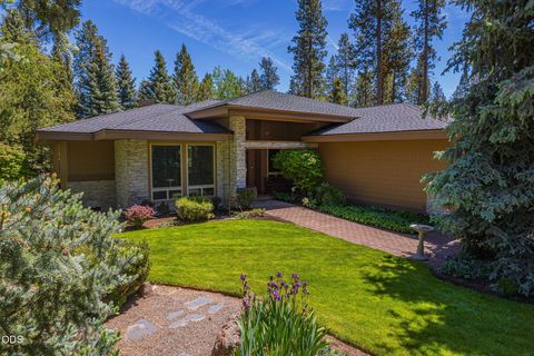 Photo of 57944 Bunker Lane #4, Sunriver, OR 97707 (MLS # 220223367)