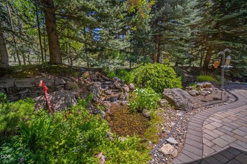Tiny photo for 57944 Bunker Lane #4, Sunriver, OR 97707 (MLS # 220223367)