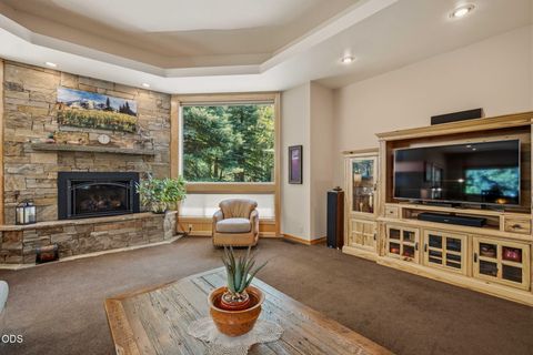 Tiny photo for 57944 Bunker Lane #4, Sunriver, OR 97707 (MLS # 220223367)