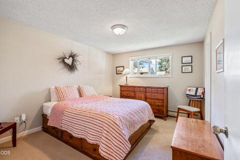 Tiny photo for 709 NE Lafayette Avenue, Bend, OR 97701 (MLS # 220224006)