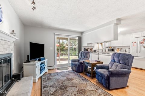 Tiny photo for 709 NE Lafayette Avenue, Bend, OR 97701 (MLS # 220224006)