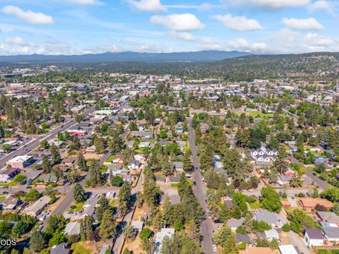 Tiny photo for 709 NE Lafayette Avenue, Bend, OR 97701 (MLS # 220224006)