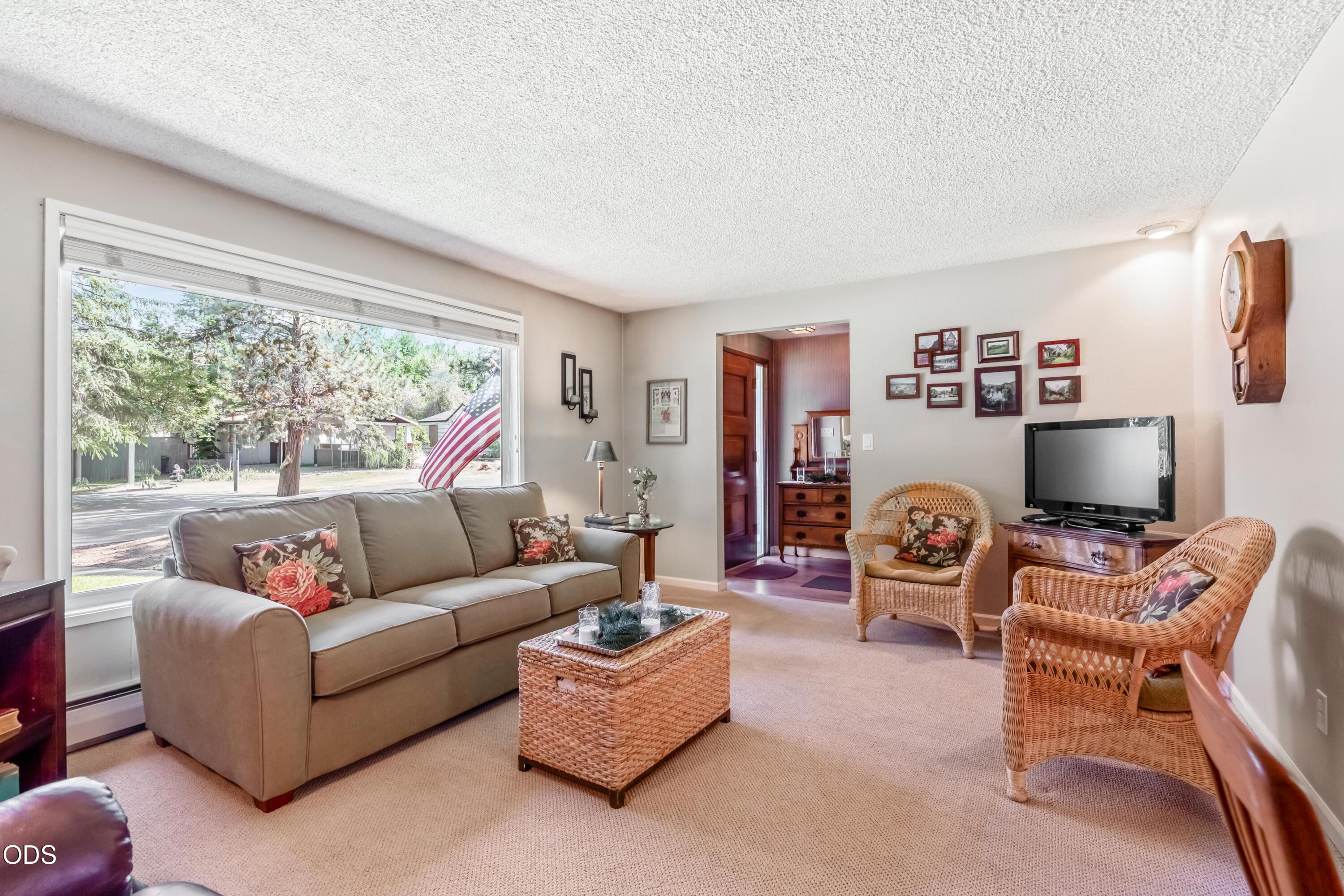 709 NE Lafayette Avenue