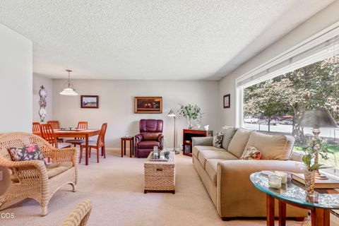 Tiny photo for 709 NE Lafayette Avenue, Bend, OR 97701 (MLS # 220224006)