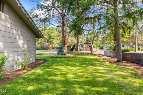 Tiny photo for 709 NE Lafayette Avenue, Bend, OR 97701 (MLS # 220224006)