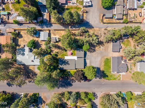 Tiny photo for 709 NE Lafayette Avenue, Bend, OR 97701 (MLS # 220224006)