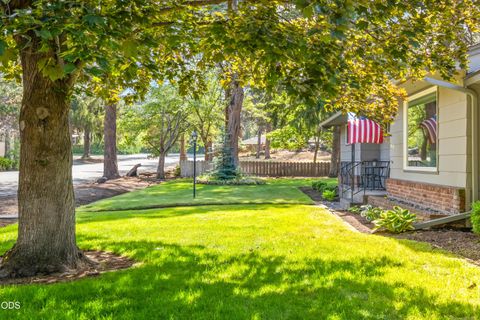 Tiny photo for 709 NE Lafayette Avenue, Bend, OR 97701 (MLS # 220224006)