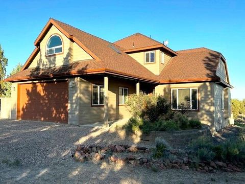 Photo of 10300 SW Nicole Drive, Powell Butte, OR 97753 (MLS # 220222084)