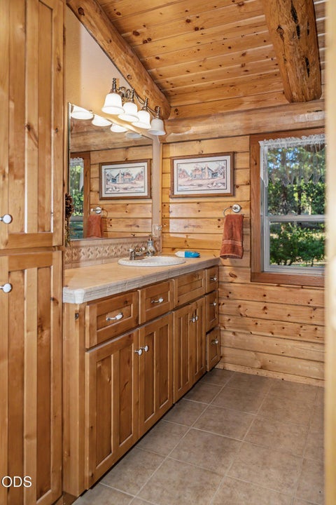 Tiny photo for 28333 Yonna Wood Road, Bonanza, OR 97623 (MLS # 220223331)