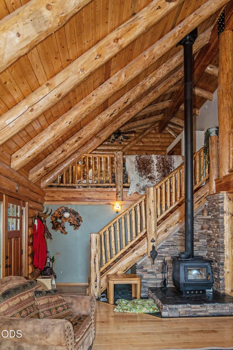 Tiny photo for 28333 Yonna Wood Road, Bonanza, OR 97623 (MLS # 220223331)