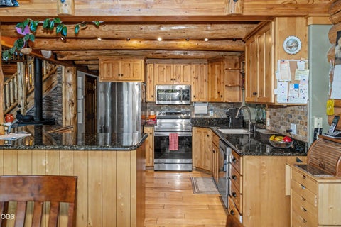 Tiny photo for 28333 Yonna Wood Road, Bonanza, OR 97623 (MLS # 220223331)