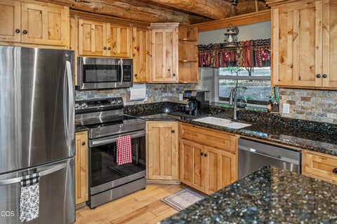 Tiny photo for 28333 Yonna Wood Road, Bonanza, OR 97623 (MLS # 220223331)