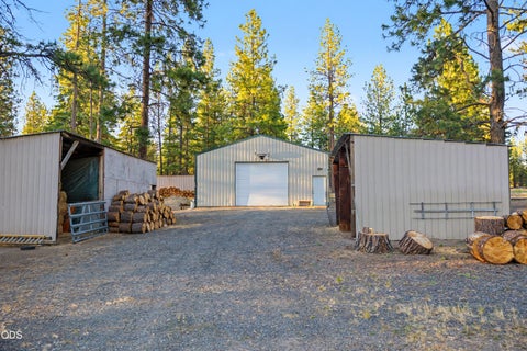 Tiny photo for 28333 Yonna Wood Road, Bonanza, OR 97623 (MLS # 220223331)