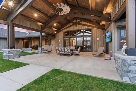 Tiny photo for 310 Pierce Road, Medford, OR 97504 (MLS # 220219835)