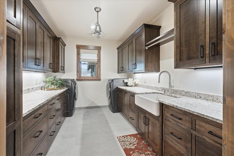 Tiny photo for 310 Pierce Road, Medford, OR 97504 (MLS # 220219835)