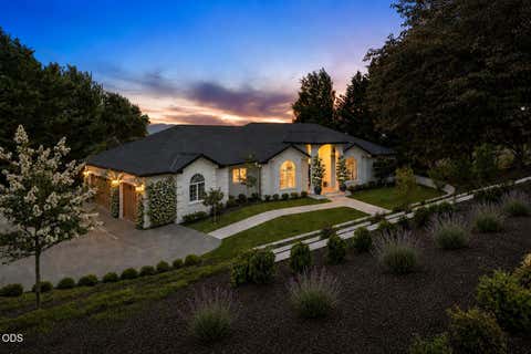 Tiny photo for 1553 Devonshire Place, Medford, OR 97504 (MLS # 220227241)