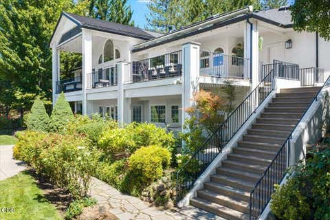 Tiny photo for 1553 Devonshire Place, Medford, OR 97504 (MLS # 220227241)