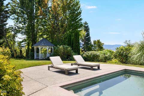 Tiny photo for 1553 Devonshire Place, Medford, OR 97504 (MLS # 220227241)