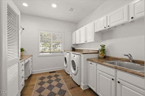 Tiny photo for 1553 Devonshire Place, Medford, OR 97504 (MLS # 220227241)