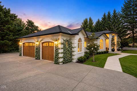 Tiny photo for 1553 Devonshire Place, Medford, OR 97504 (MLS # 220227241)