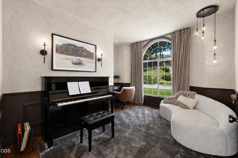 Tiny photo for 1553 Devonshire Place, Medford, OR 97504 (MLS # 220227241)