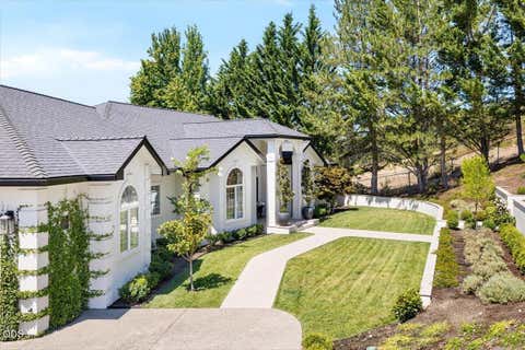 Tiny photo for 1553 Devonshire Place, Medford, OR 97504 (MLS # 220227241)